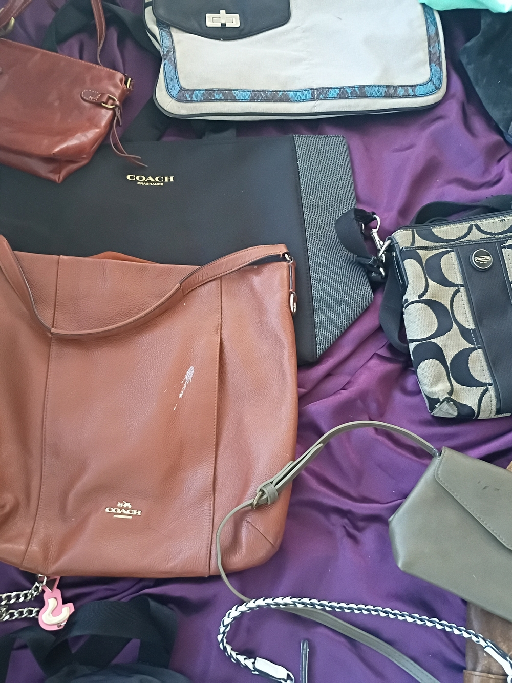 Purses 🩷❤️🖤🩵🧡 - Picture 8 of 15